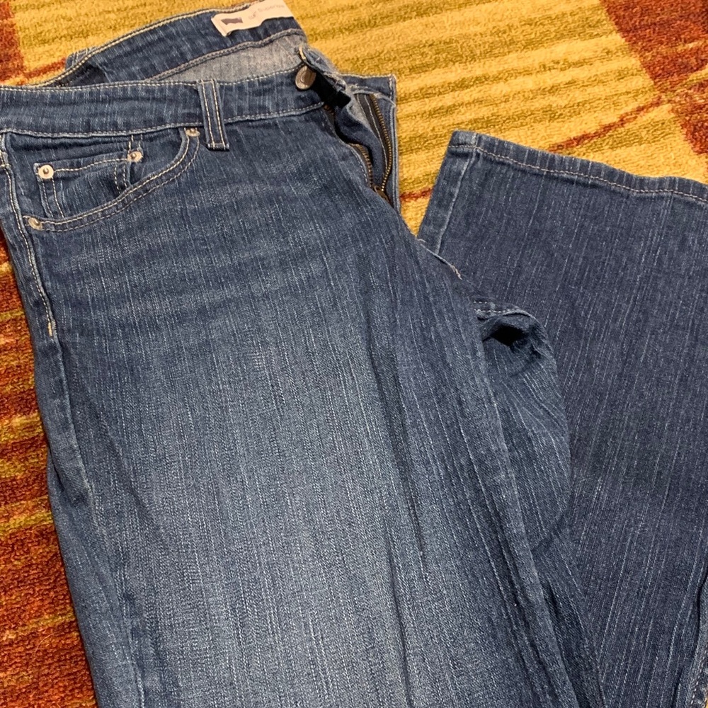 Women’s LEVI jeans 👖
